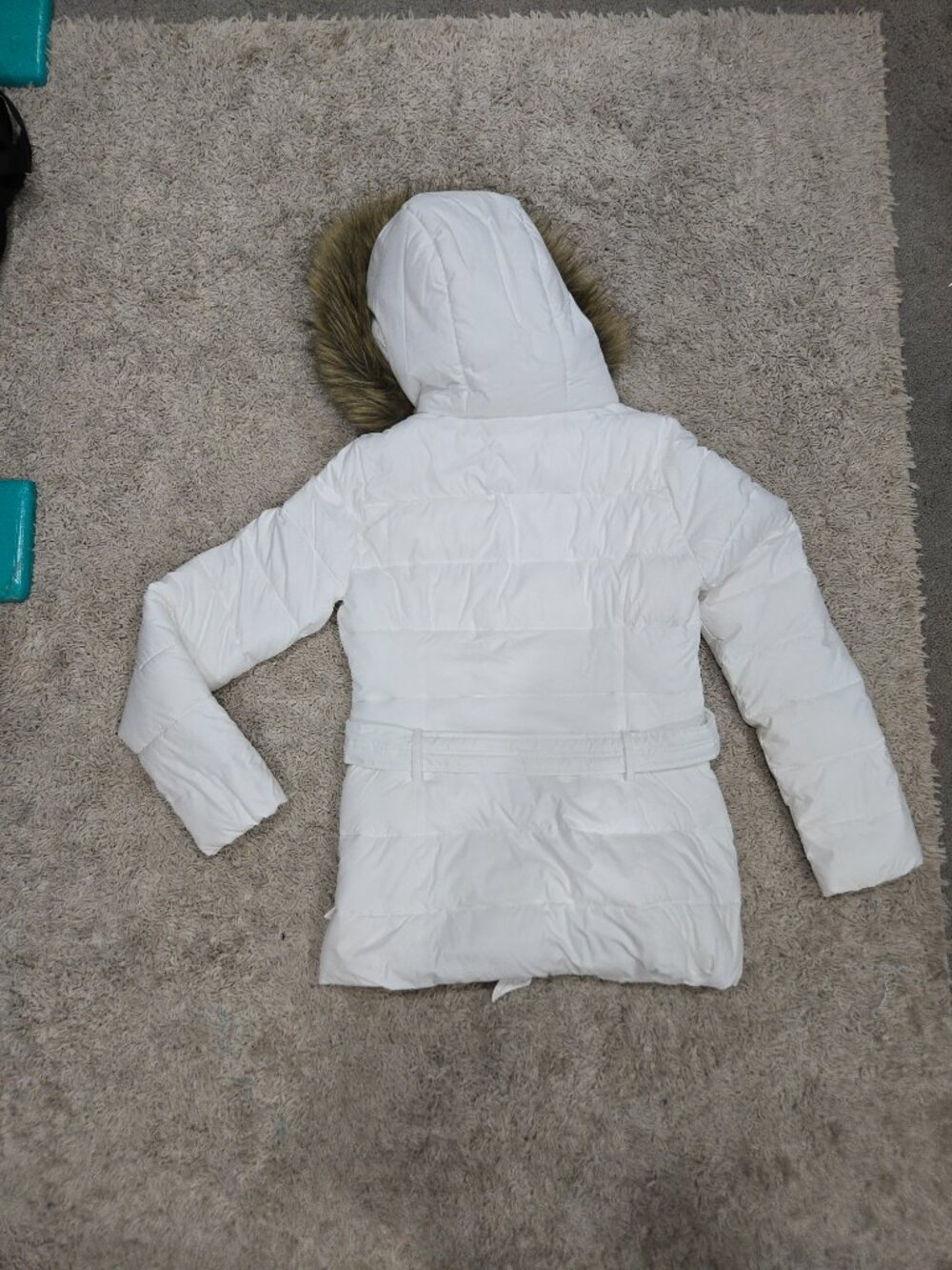 ❄️Hollister White Puffer Jacket Faux Fur Hood Belted Size Small Winter Coat❄️ - Picture 2 of 6